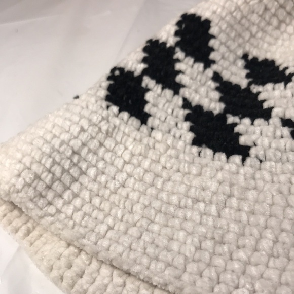 Black and White Patterned Knit Unisex Fisherman’s Hat - Picture 6 of 8